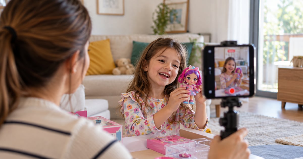 Cuidado ao postar seu filho! Nova regra protege crianças da exposição infantil nas redes socias