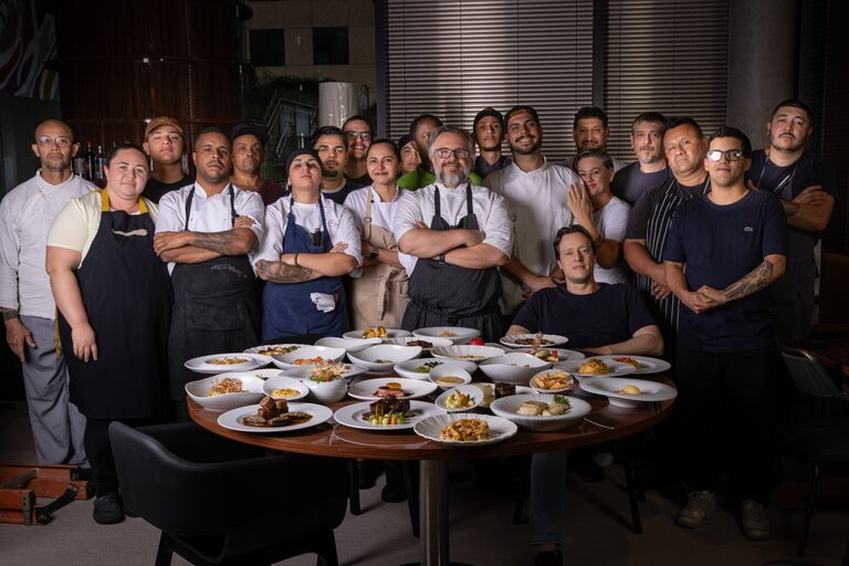 Restaurantes adotam taxa de reserva para clientes; vote se você é a favor ou contra a medida