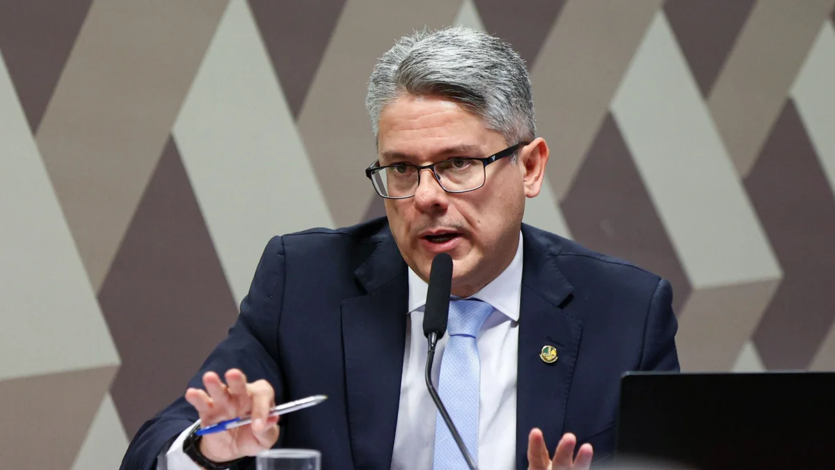 Assessor de Alessandro Vieira recebe R$ 540 mil para fazer lobby