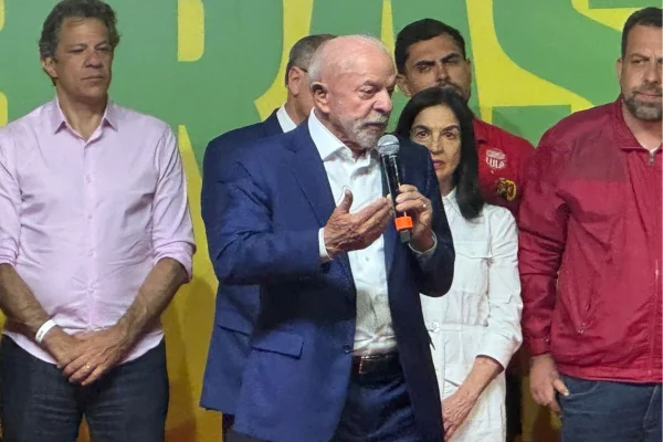 Lula vê “teto” de Flávio com voto útil e mira Norte e Nordeste no 2º turno - destaque galeria
