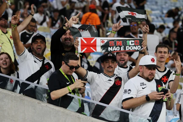 Torcida do Vasco provoca dupla Fla-Flu no Maracanã: "Síndico não é dono"