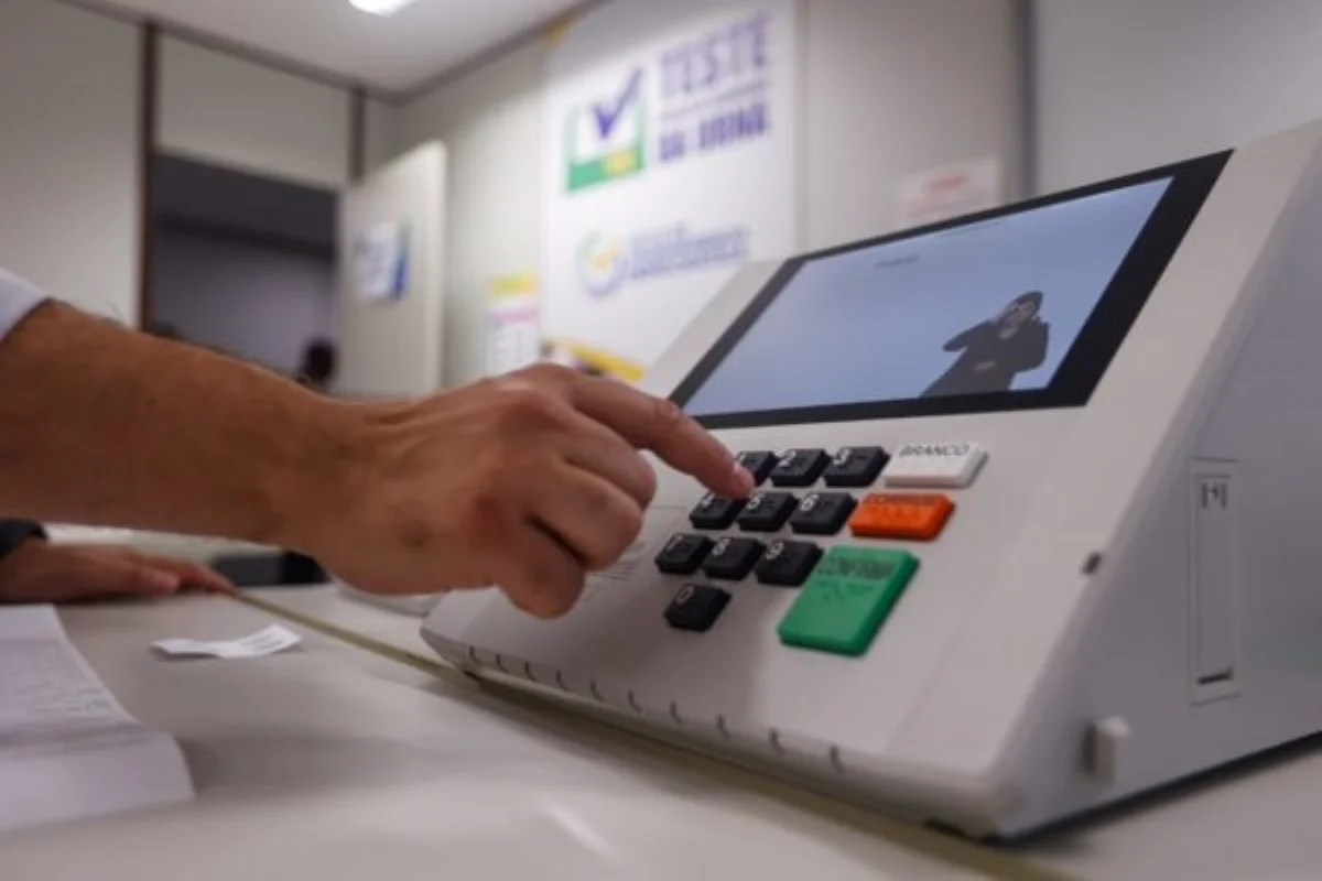 Logística das eleições tem 563 mil urnas distribuídas e apoio de militares