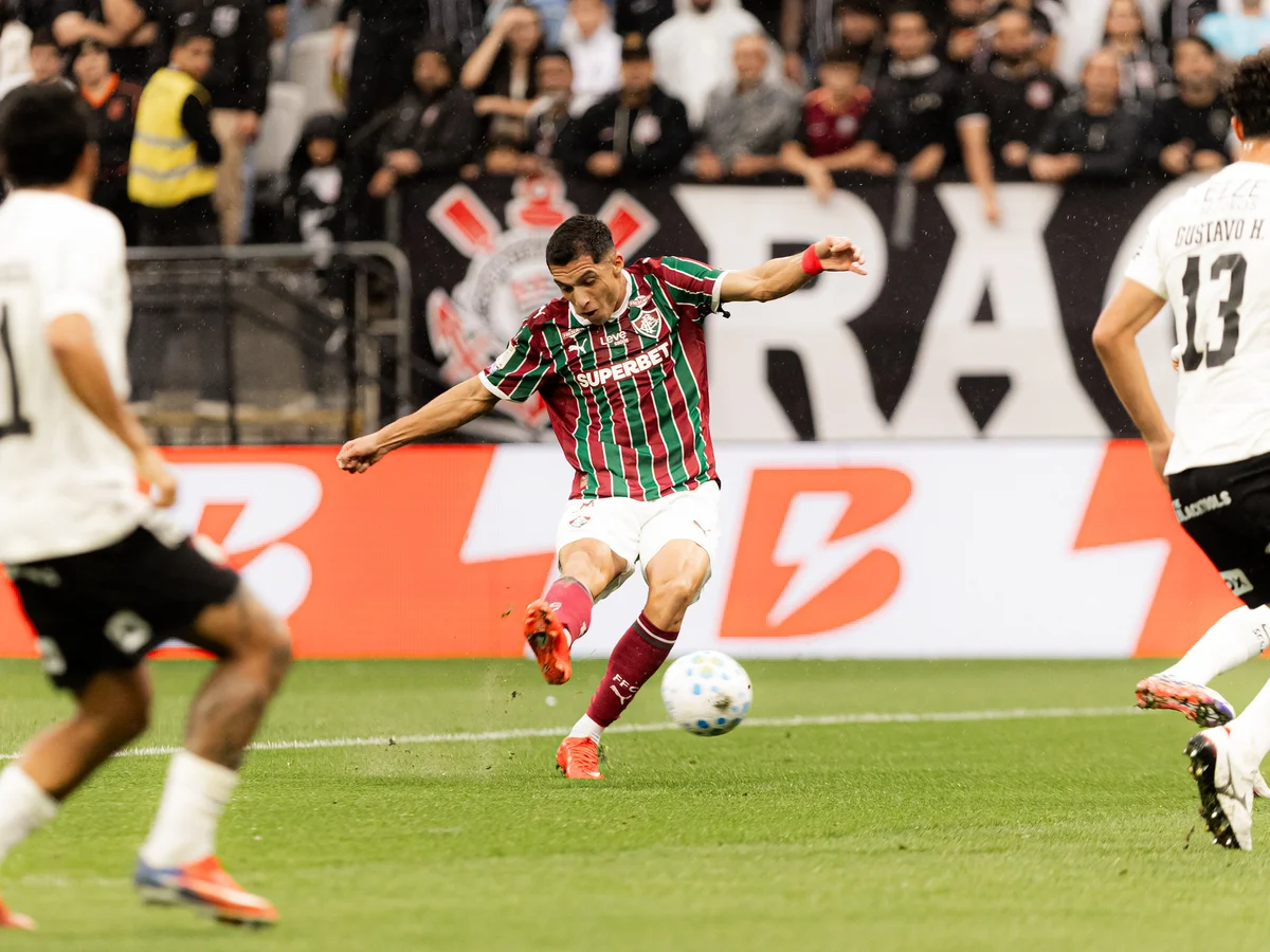 Fluminense x Coritiba: saiba onde assistir e prováveis escalações do duelo