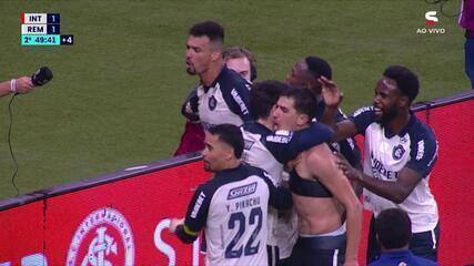 Veja o gol de falta de Vitor Bueno, do Remo, contra o Internacional