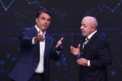 Após pesquisa Real Time Big Data mostrar Flávio à frente, Bolsa beira novo recorde e dólar cai
