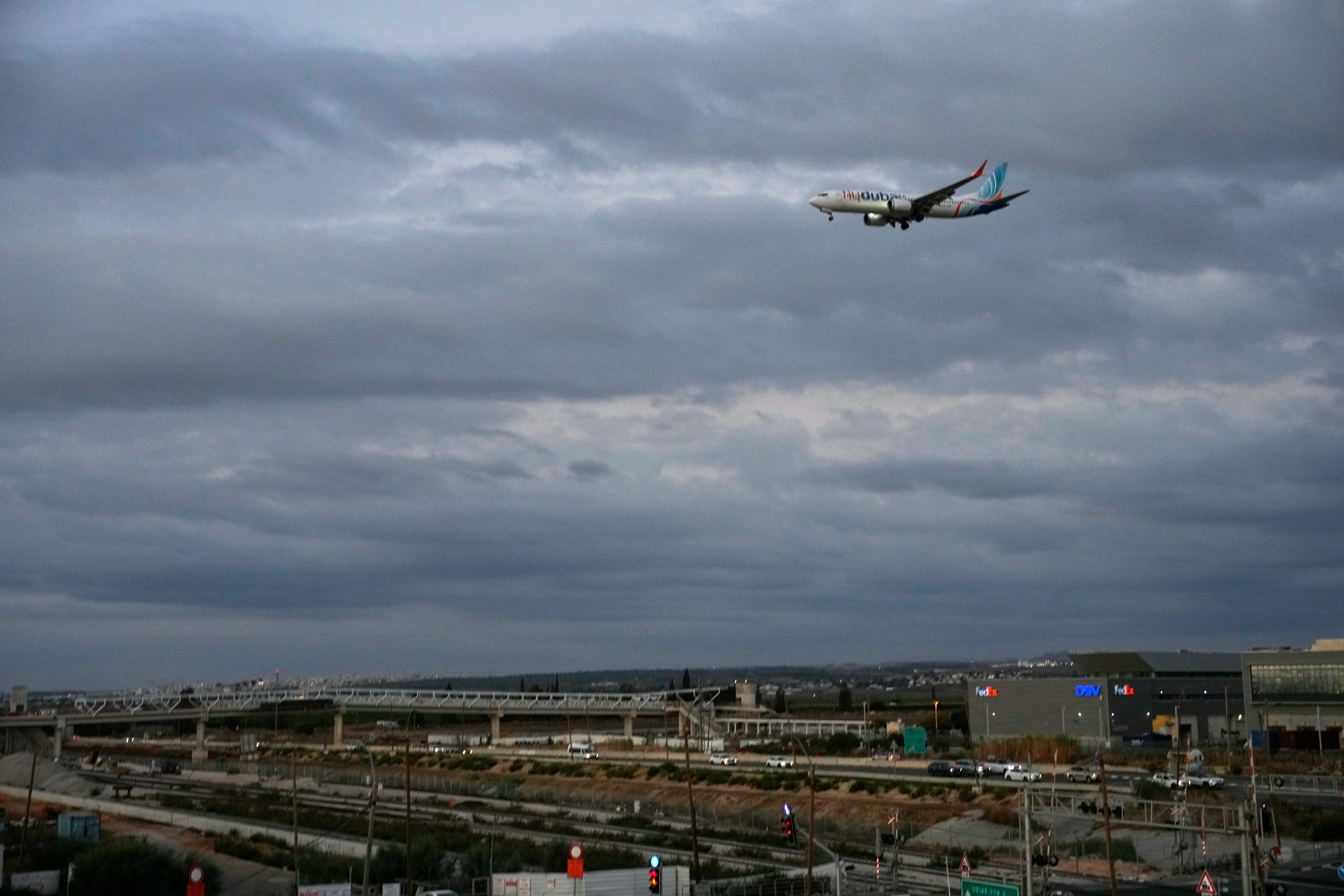 O copiloto que atacou o colega com uma faca no ar na FlyDubai era omã e foi doutrinado por um islamista radical, diz Netanyahu