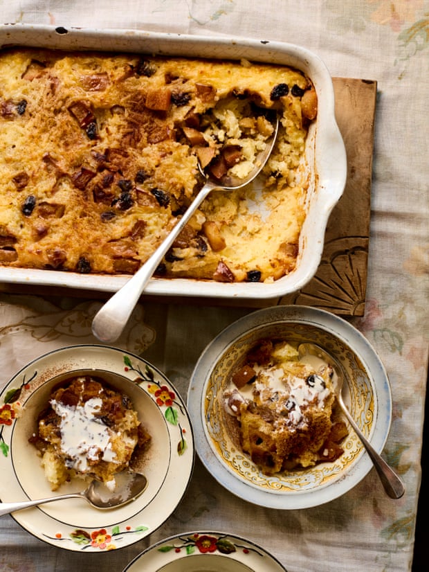 De panquecas para o café da manhã a acompanhamentos para o jantar e pudim: as receitas de maçã de Alissa Timoshkina
