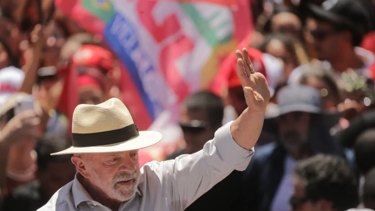Lula anuncia PEC para garantir passe livre no transporte aos fins de semana