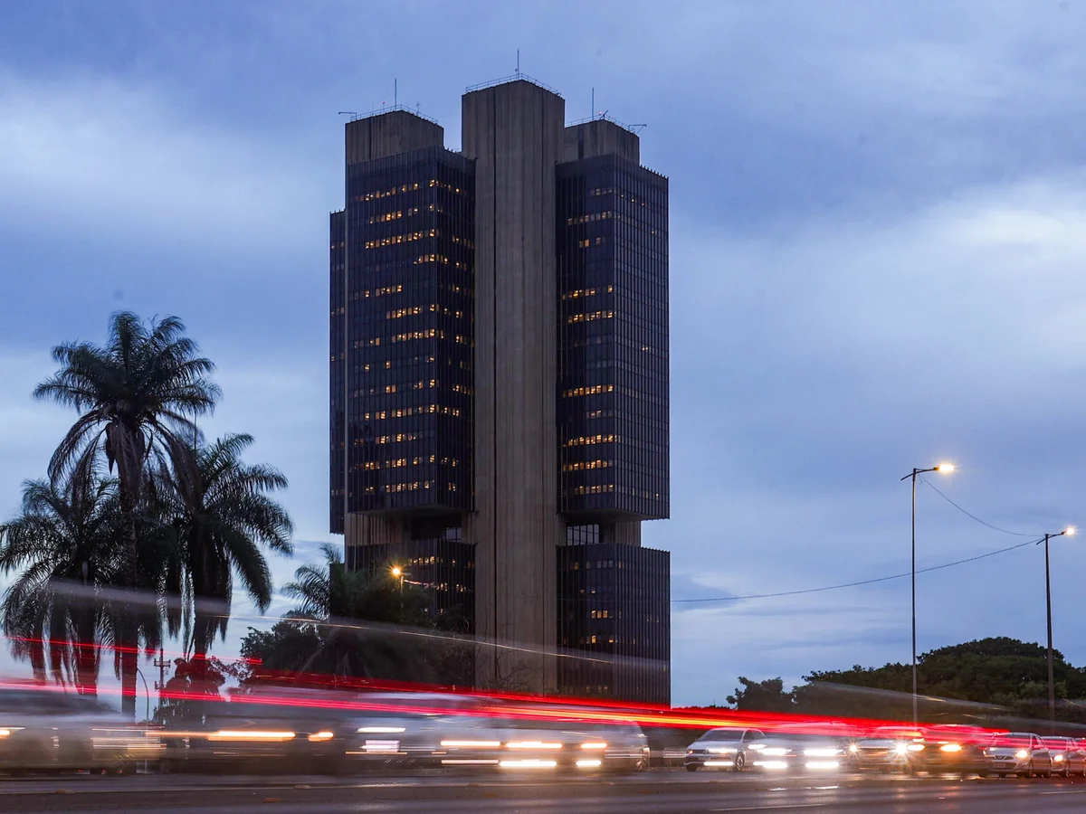 Focus: mercado reduz projeção para o PIB e sobe a da inflação para 5,01%