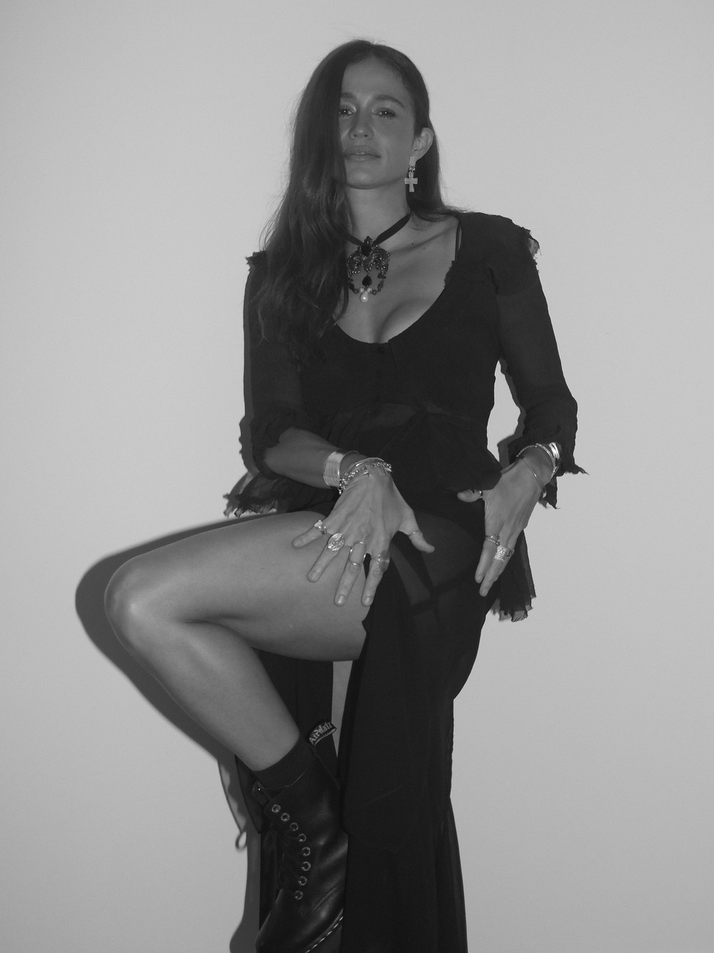 Nanda Costta posa com look transparente e fendado para estreia e arranca elogios — Foto: Reprodução/Instagram
