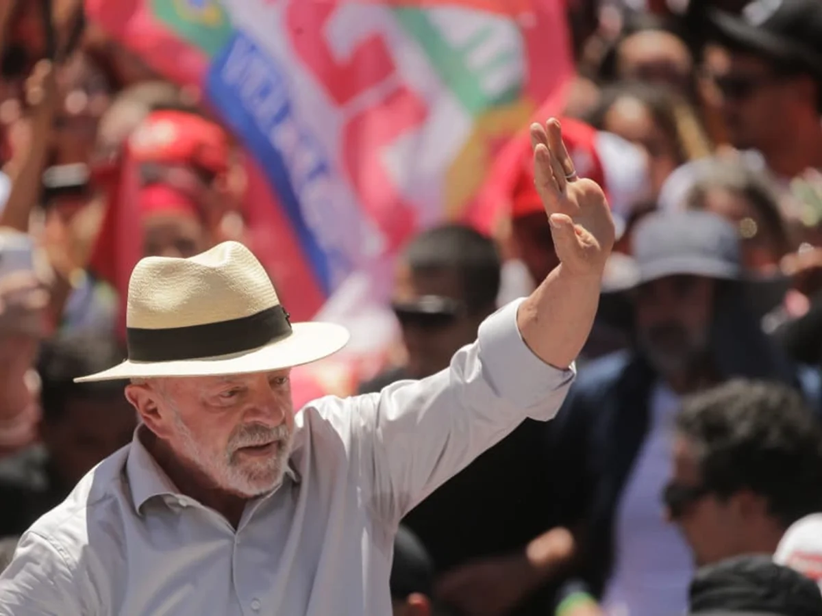Lula anuncia PEC para garantir passe livre no transporte aos fins de semana