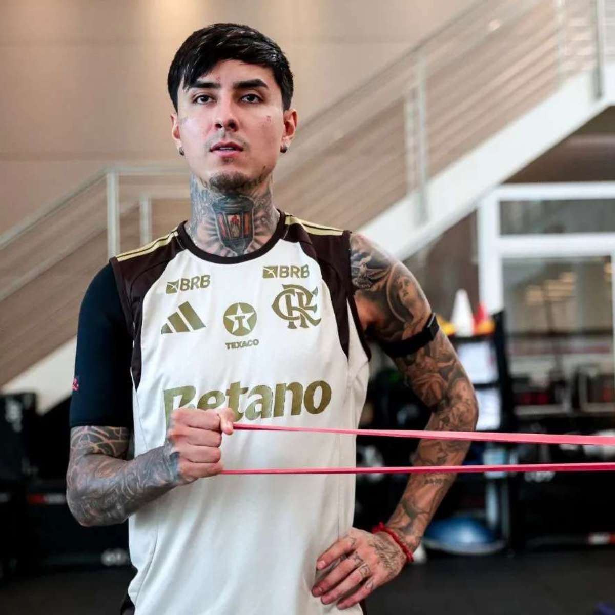 Pulgar é denunciado pelo STJD e pode pegar até 6 jogos no Brasileirão