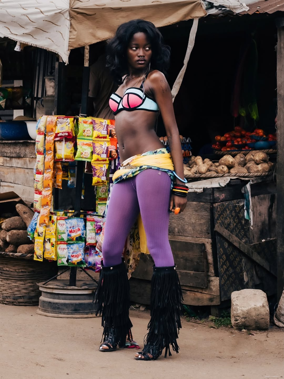 Modelo nigeriana que recriava desfiles da Chanel estreia na maison em Paris