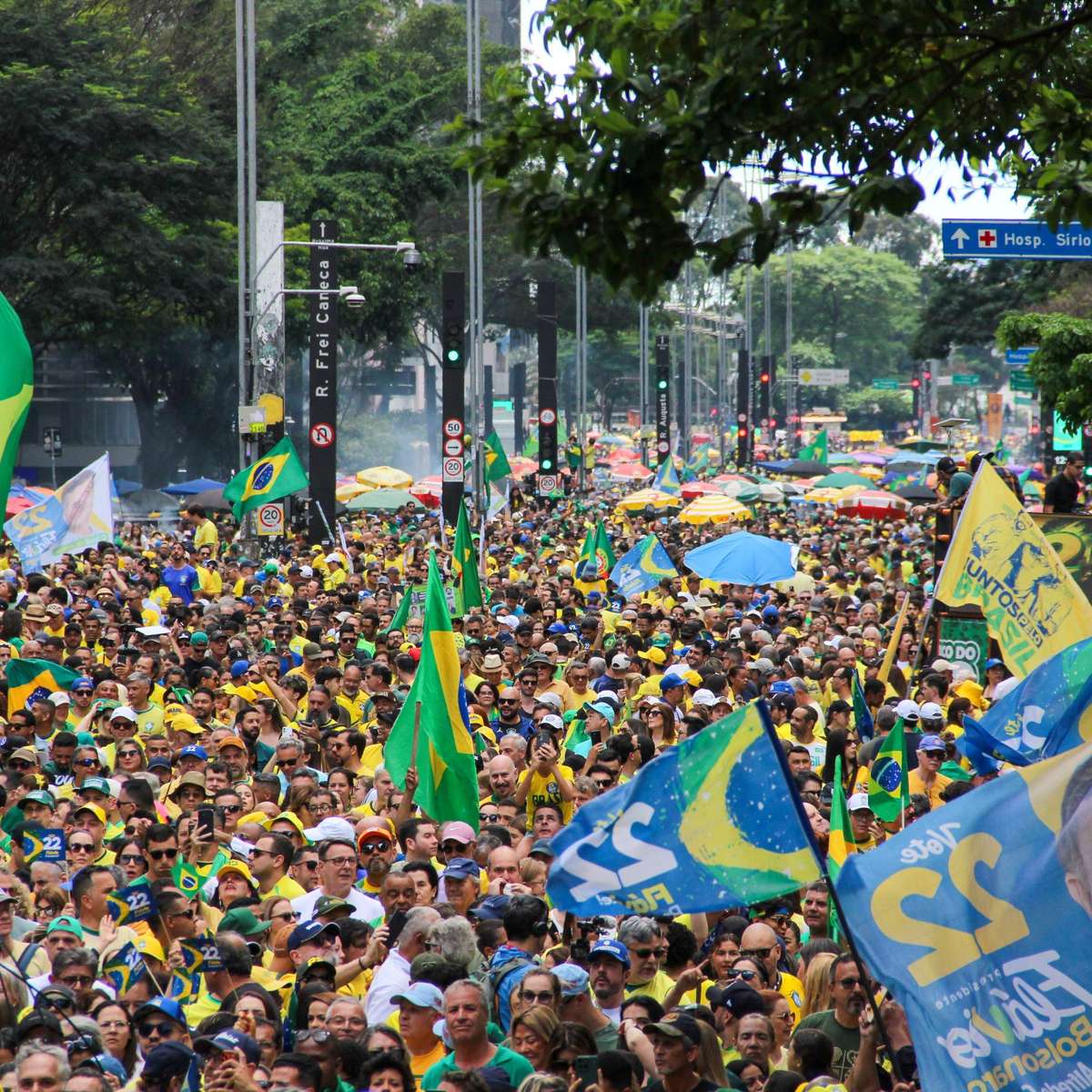 Ato de Flávio Bolsonaro na Paulista reúne cerca de 71,9 mil pessoas, estima USP