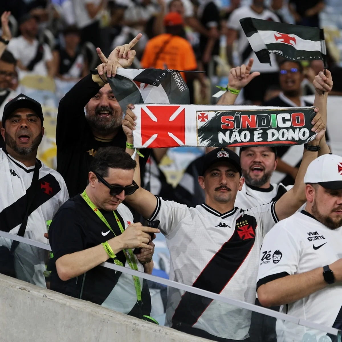 Torcida do Vasco provoca dupla Fla-Flu no Maracanã: "Síndico não é dono"