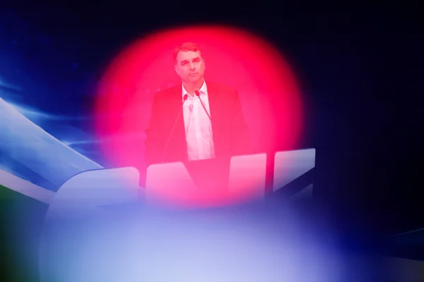 Flávio se prepara para ser alvo em debate na TV e PL avalia desgastes