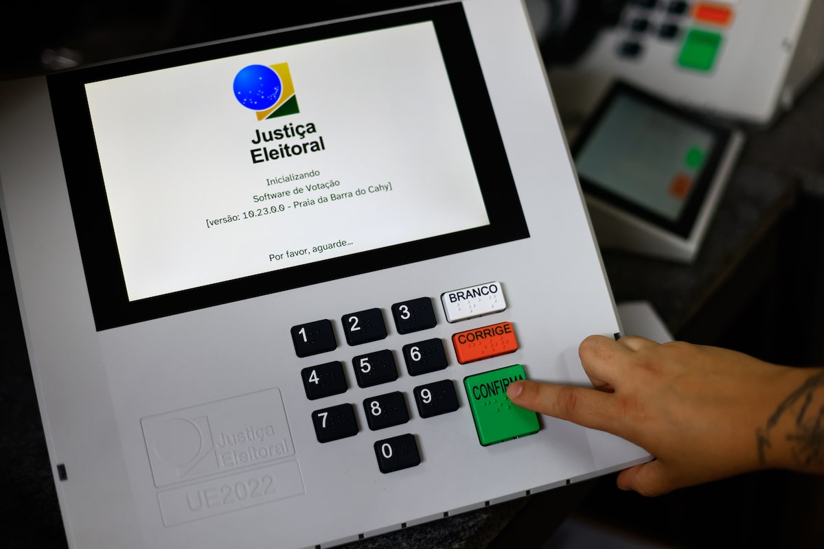 De camisetas a celular na cabine: o que pode e o que não pode no dia da votação